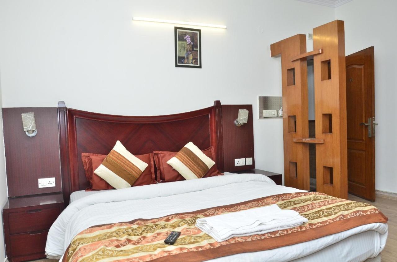 Ddr Hotel Residency Гургаон Экстерьер фото