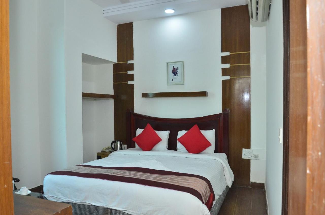 Ddr Hotel Residency Гургаон Экстерьер фото