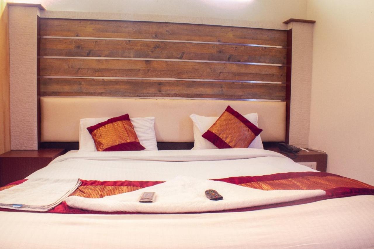 Ddr Hotel Residency Гургаон Экстерьер фото