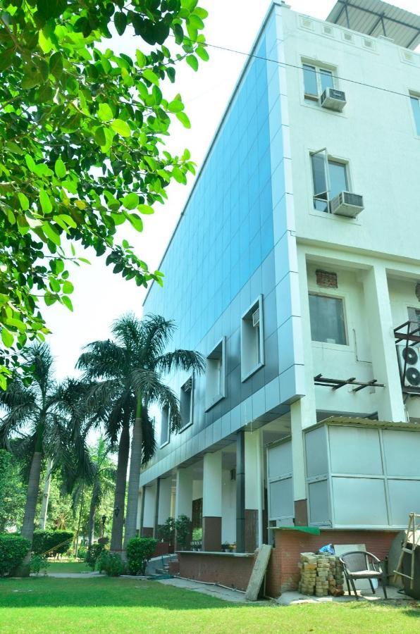 Ddr Hotel Residency Гургаон Экстерьер фото
