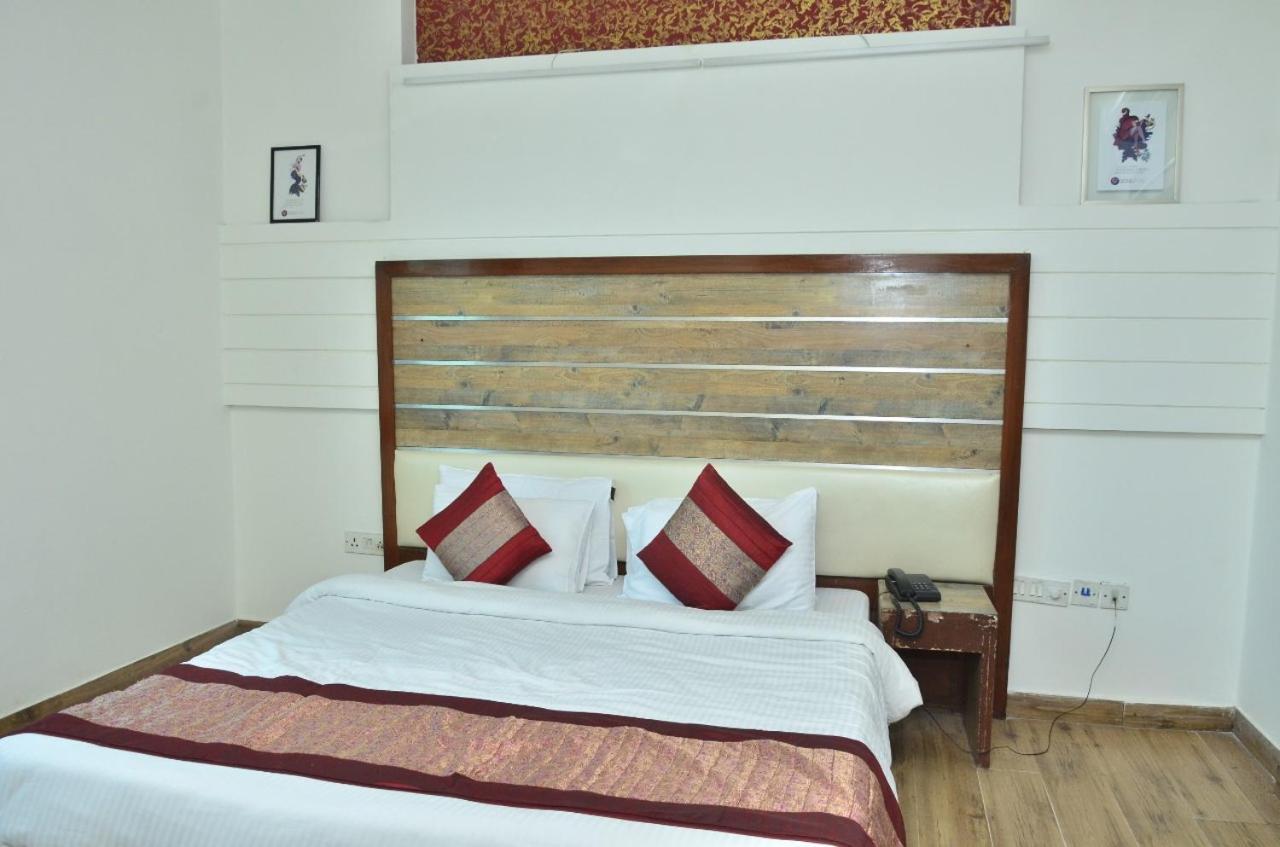 Ddr Hotel Residency Гургаон Экстерьер фото
