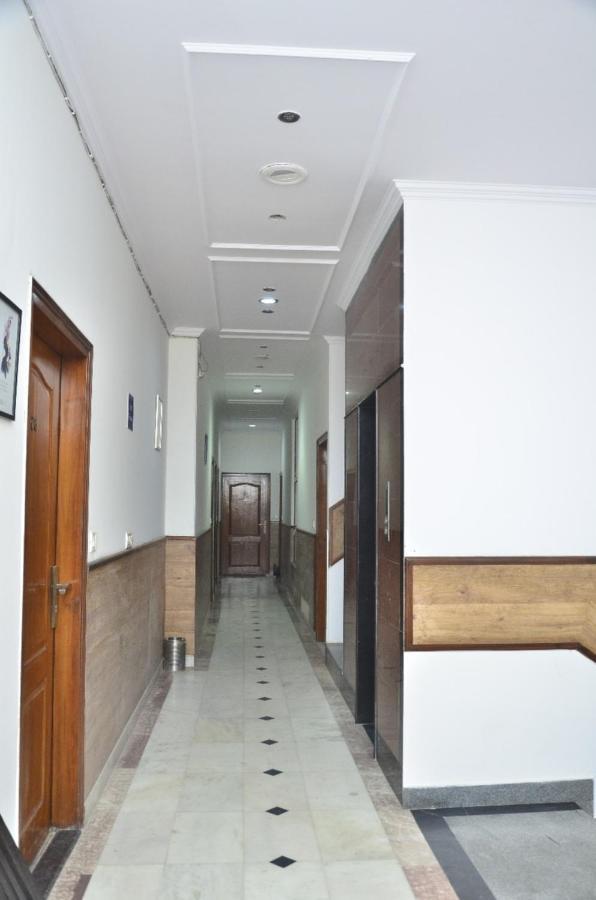 Ddr Hotel Residency Гургаон Экстерьер фото