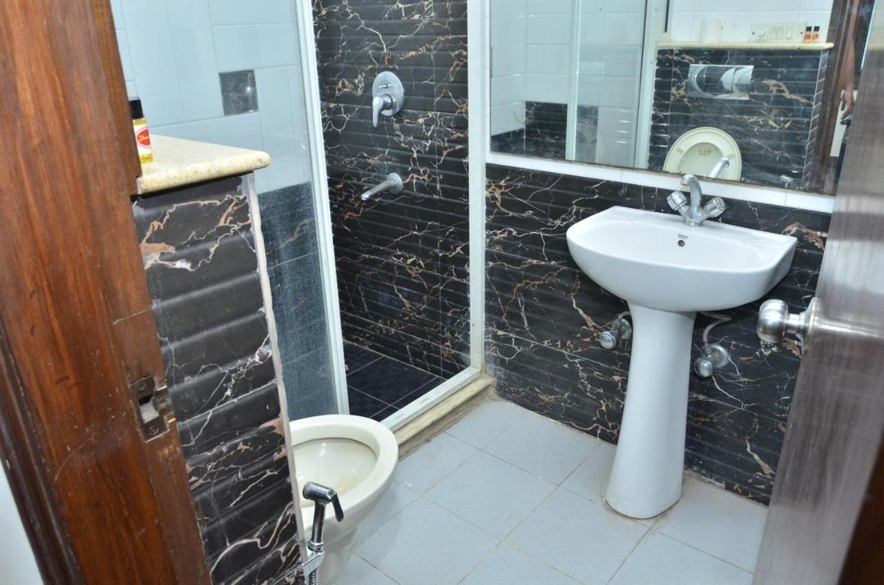 Ddr Hotel Residency Гургаон Экстерьер фото
