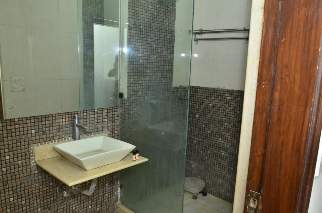 Ddr Hotel Residency Гургаон Экстерьер фото