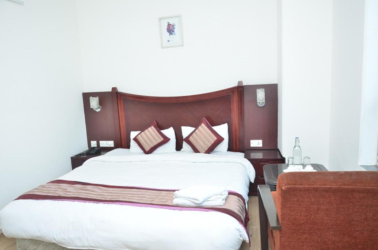 Ddr Hotel Residency Гургаон Экстерьер фото