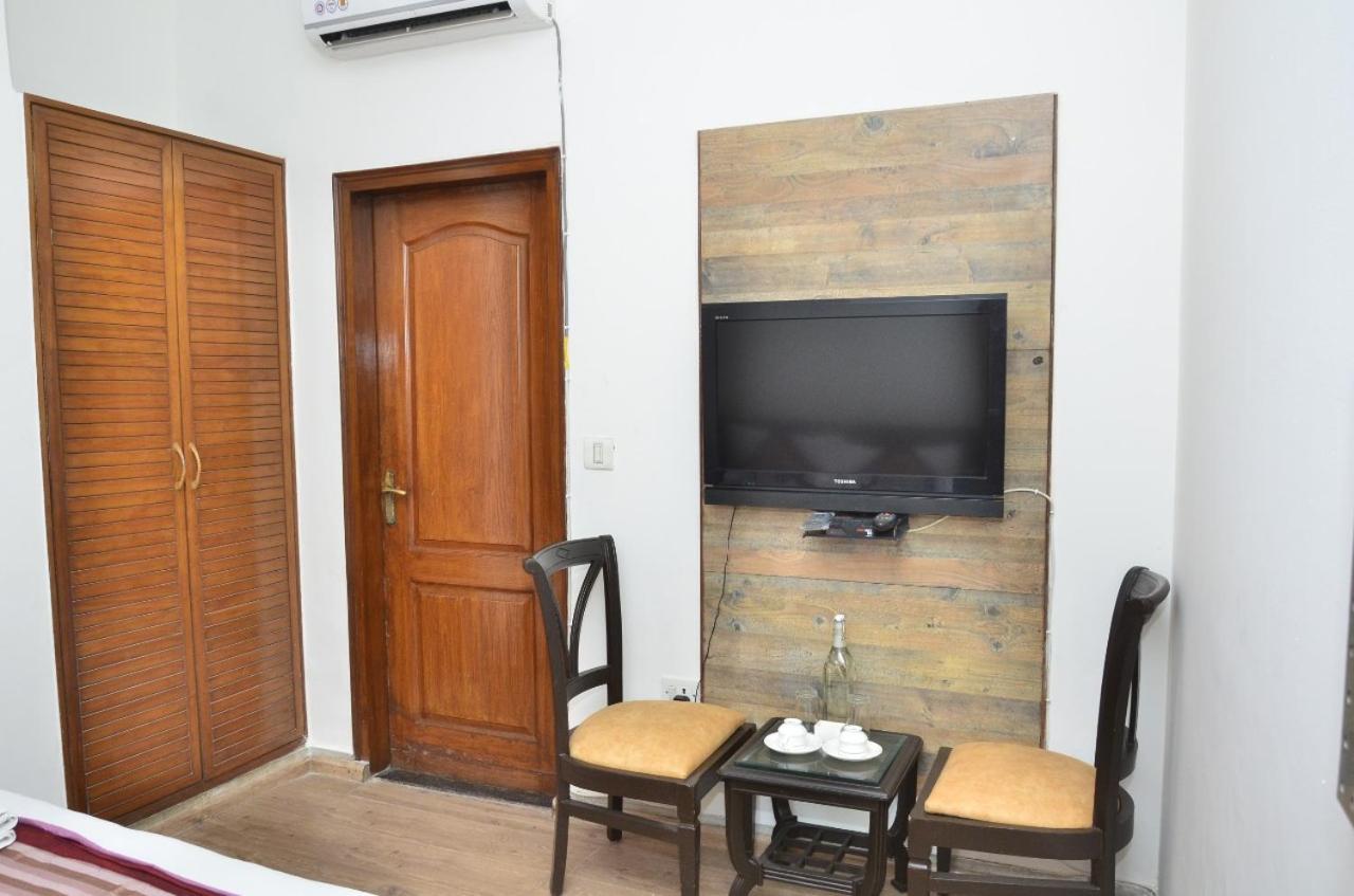 Ddr Hotel Residency Гургаон Экстерьер фото