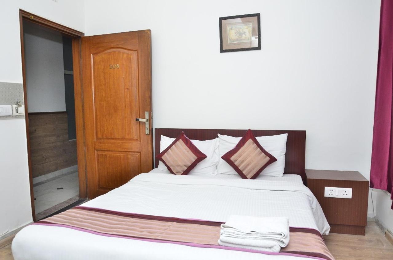 Ddr Hotel Residency Гургаон Экстерьер фото