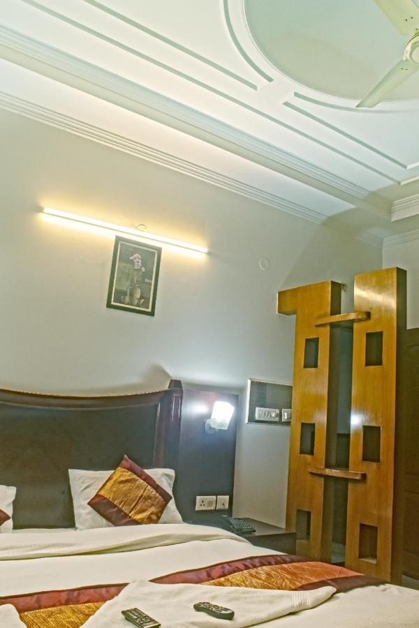 Ddr Hotel Residency Гургаон Экстерьер фото