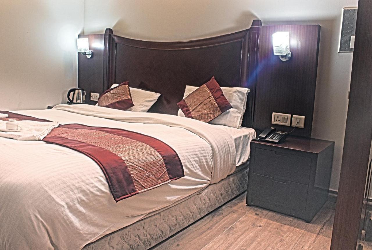 Ddr Hotel Residency Гургаон Экстерьер фото