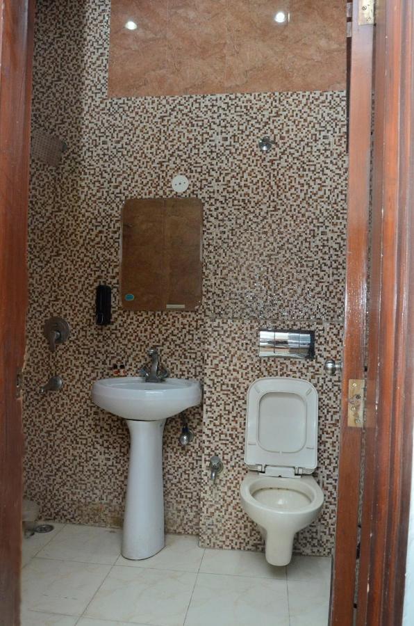 Ddr Hotel Residency Гургаон Экстерьер фото
